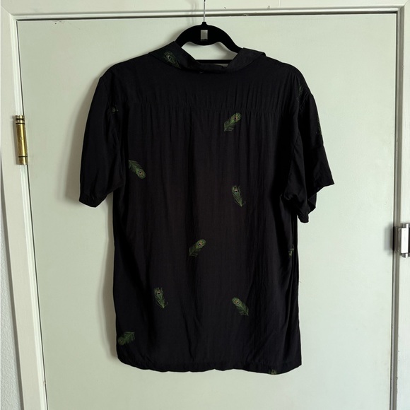 Straight to Hell short sleeve button down. In very good condition. Medium. - Picture 3 of 3